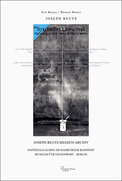 Joseph Beuys: Die Eröffnung 1965 Wie man dem toten Hasen die Bilder erklärt. Joseph Beuys Medien-Archiv, Nr. 9 / Eva Beuys, Wenzel Beuys