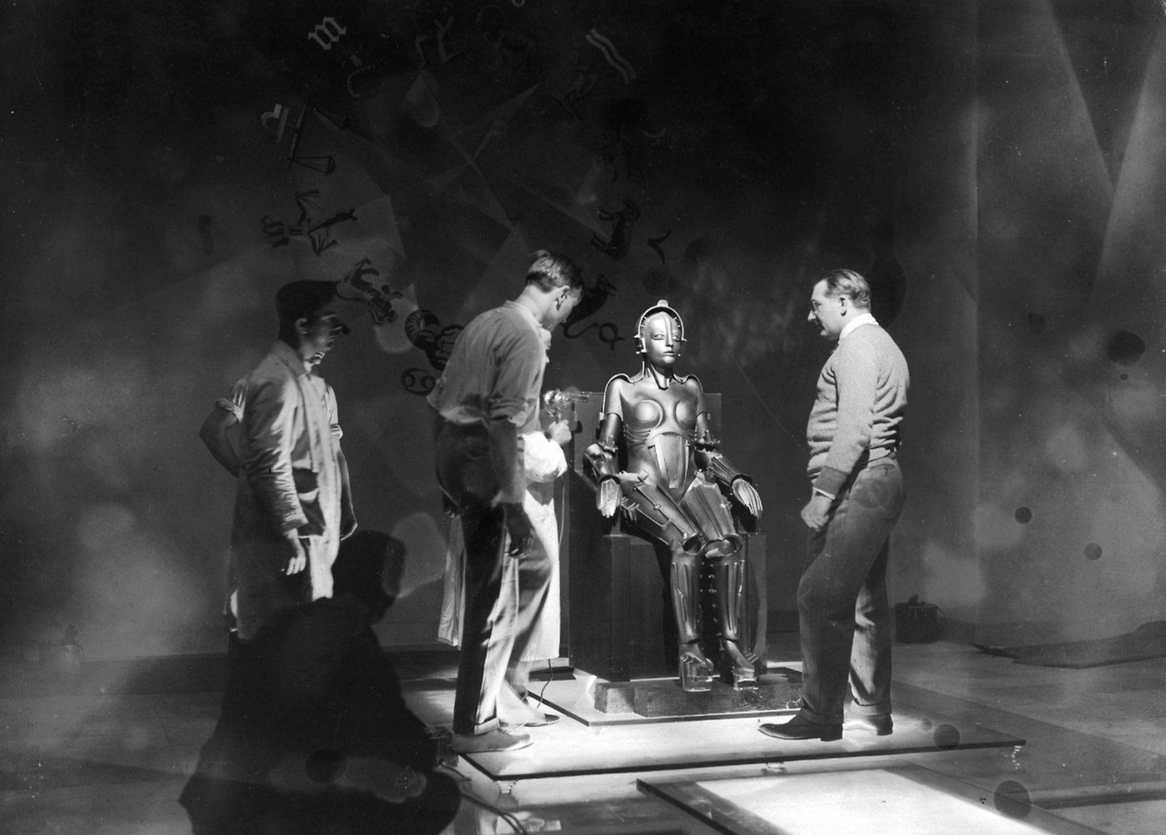 Metropolis (1927), Brigitte Helm, Fritz Lang, during shooting in Rotwang's laboratory, production still.